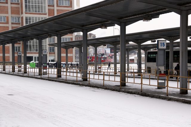 Zlín,  autobusové nádraží,  sníh,  zima,  doprava | foto: Kristýna Hladíková,  Český rozhlas