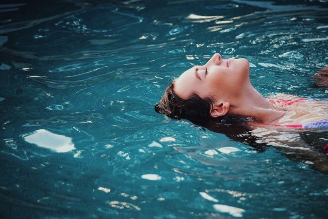 Plavecký bazén,  plavání  (ilustrační) | foto: Pixabay