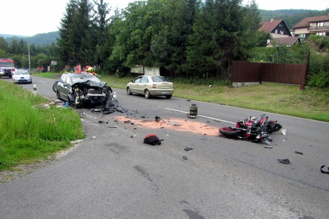 Nehoda u Dolní Bečvy | foto:  Hasičský záchranný sbor Zlínského kraje