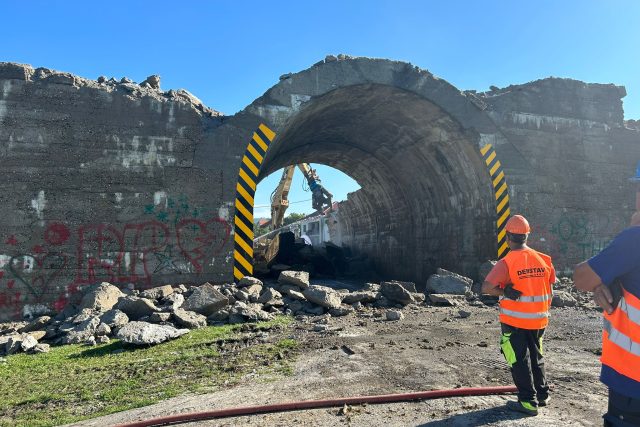 Ludkovice,  bourání torza takzvaného Baťova mostu | foto: Leona Nevařilová,  Český rozhlas