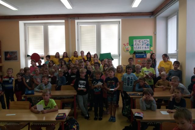 Školáci z Nedakonic zpívají v Moravských dětech | foto: Andrea Kratinová