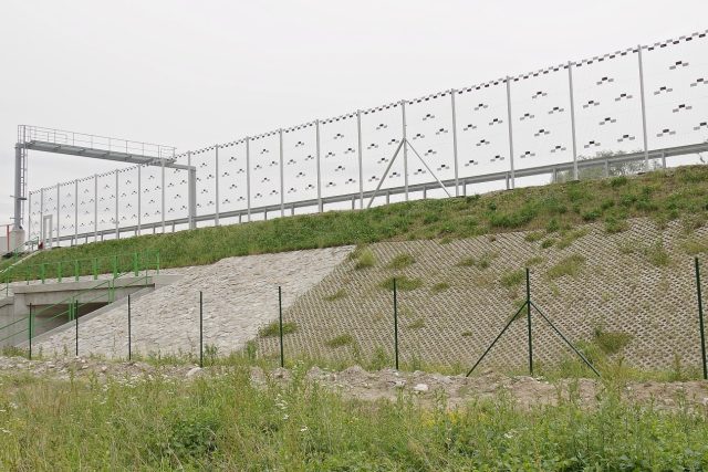 Výstavba D55 mezi Starým Městem a Moravským Pískem,  vizualizace sítí na ochranu ptáků a netopýrů | foto: Ředitelství silnic a dálnic ČR