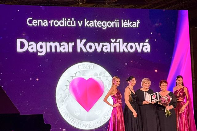 MUDr. Dagmar Kovaříková při předávání ceny Purpurové srdce v kategorii lékař  (2024) | foto: Krajská nemocnice Tomáše Bati Zlín