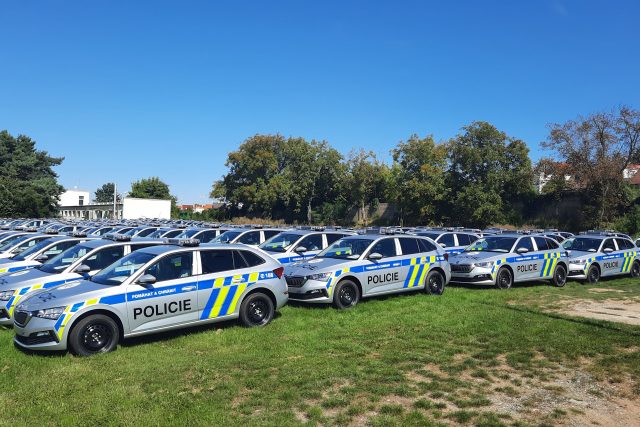 Nové policejní vozy vylepšují v Kunovicích | foto: Michal Sladký,  Český rozhlas
