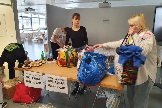 Studenti Univerzity Tomáše Bati ve Zlíně pomáhají Ukrajině | foto: Roman Verner,  Český rozhlas