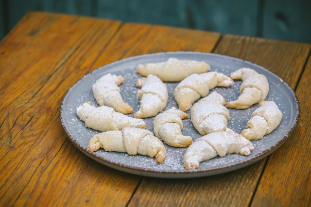 Jeden nestačí. Šlehačkové rohlíčky od Jany Šilhavé na oslavách zmizí jako první