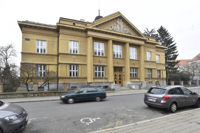 Bývalá budova Komerční banky v Uherském Hradišti | foto: Dalibor Glück,  ČTK