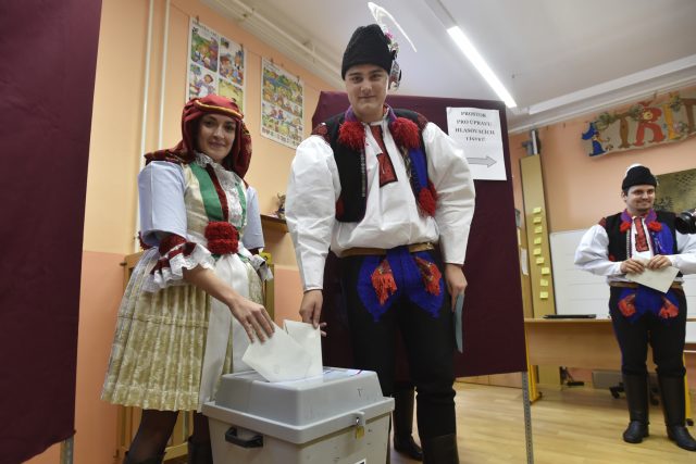 Volby v Popovicích | foto: Dalibor Glück,  ČTK