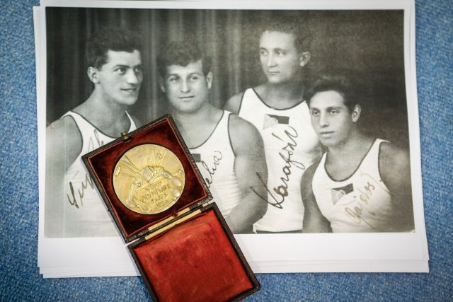 Olympijská medaile z roku 1924  (Bedřich Šupčík),  šplh,  výstava Branky Body Brno na Špilberku | foto: Monika Hlaváčová,  ČTK