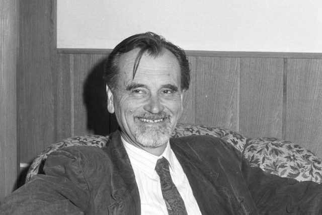 Dr. Jaroslav Štika,  CSc.,  ředitel Valašského muzea v přírodě,  10.1994 | foto: archiv Valašské muzeum v přírodě Rožnov pod Radhoštěm.