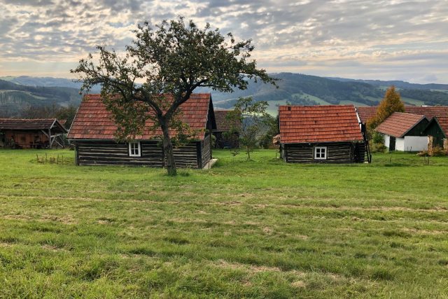 Zahrada u domku poslední žítkovské bohyně Irmy Gabrhelové | foto: Andrea Kratinová
