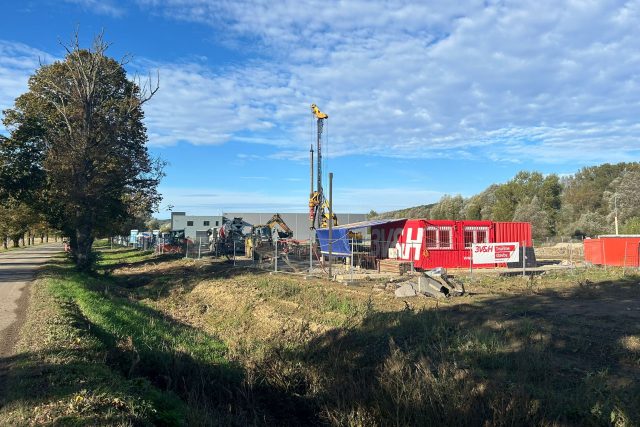 Čokoládovna Janek,  stavba nové budovy,  Hradčovice,  začátek stavby říjen 2024 | foto: Leona Nevařilová,  Český rozhlas