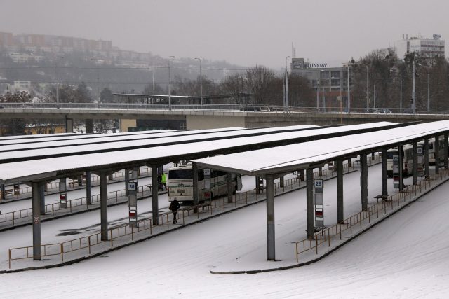 Zlín,  autobusové nádraží,  sníh,  zima,  doprava | foto: Kristýna Hladíková,  Český rozhlas