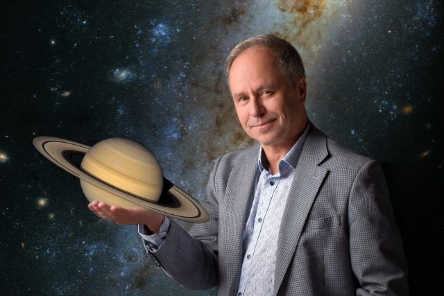 Pavel Suchan se Saturnem | foto: archiv Pavla Suchana