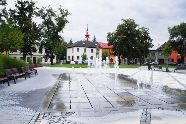 Hulín,  světelná fontána,  kašna na náměstí Míru | foto: Libor Sojka,  ČTK