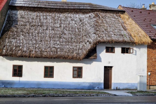Rymice,  oprava doškových střech 2024 | foto: Roman Verner,  Český rozhlas