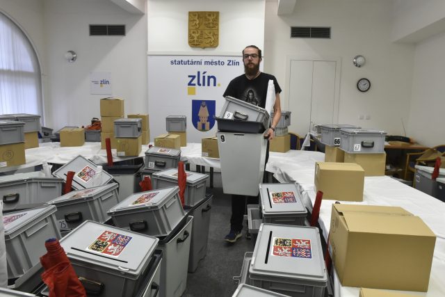 Přípravy na volby ve Zlíně | foto: Dalibor Glück,  ČTK