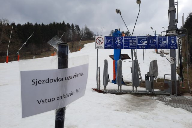 Skiareál Stupava- sezóna 2020/2021 zákaz vstupu | foto: Michal Sladký,  Český rozhlas