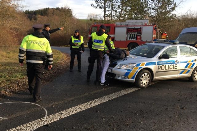 Dopadení zdrogovaného řidiče,  který ujížděl policii | foto: Policie České republiky
