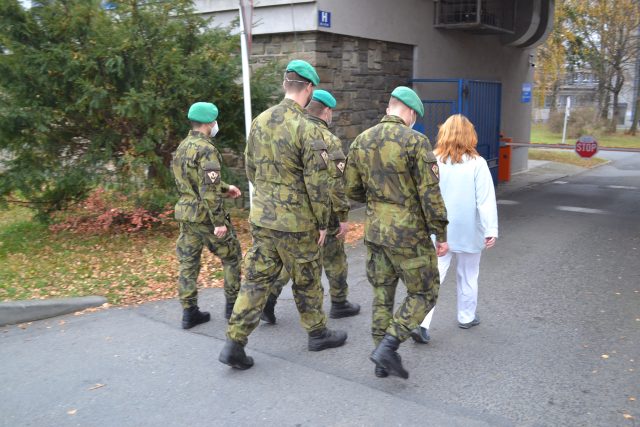 Vojáci nastoupili do Nemocnice AGEL Valašské Meziříčí  (listopad 2021) | foto: Nemocnice Agel Valašské Meziříčí