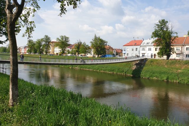 Nově otevřená lávka přes řeku Moravu v Kroměříži | foto: Pavel Sedláček,  Český rozhlas Zlín