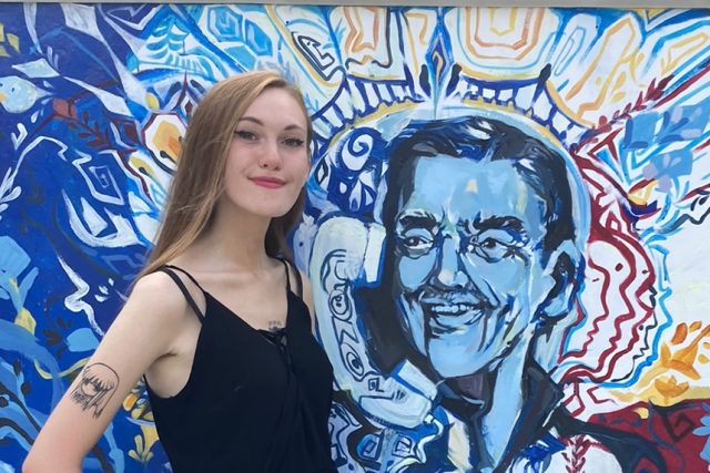 Havel má na nové výstavě portrét,  který namalovala mladá umělkyně Lenka Brázdilová,  známá pod uměleckým jménem Charlien | foto: Martin Balucha,  Český rozhlas