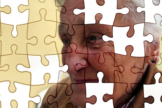 Alzheimerova choroba způsobuje mimo jiné i výpadky zejména krátkodobé paměti | foto: Fotobanka Pixabay