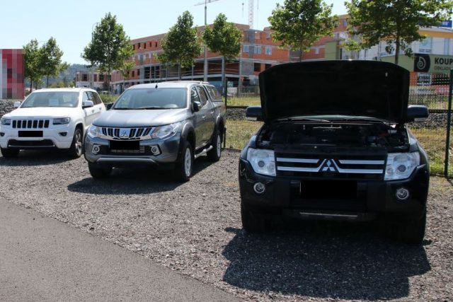 Poškozená vozidla ve Zlíně-Malenovicích | foto: Policie ČR