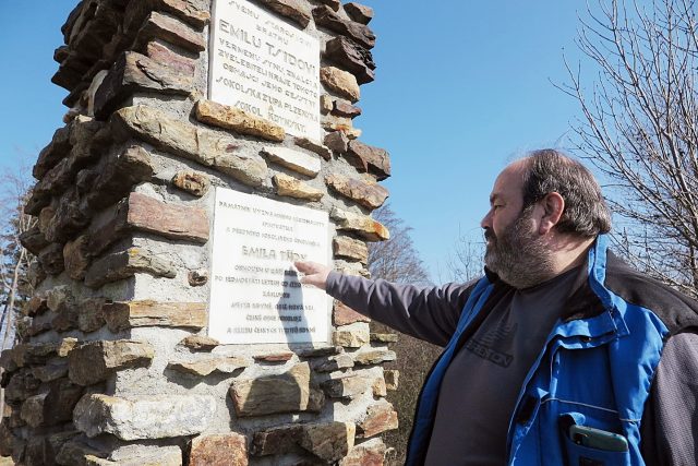 Památník věnovaný Emilu Tšídovi | foto: Martina Sihelská,  Český rozhlas