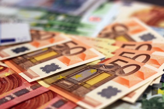 Euro,  peníze,  bankovky,  ilustrační foto | foto: moerschy,  Pixabay,  CC0 1.0