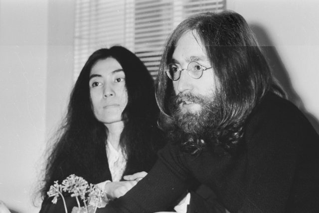 John Lennon a jeho manželka Yoko Ono v květnu 1969 | foto: Profimedia